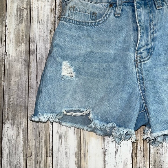 NWT YMI One Button High Rise Distressed Shorts - Picture 4 of 5